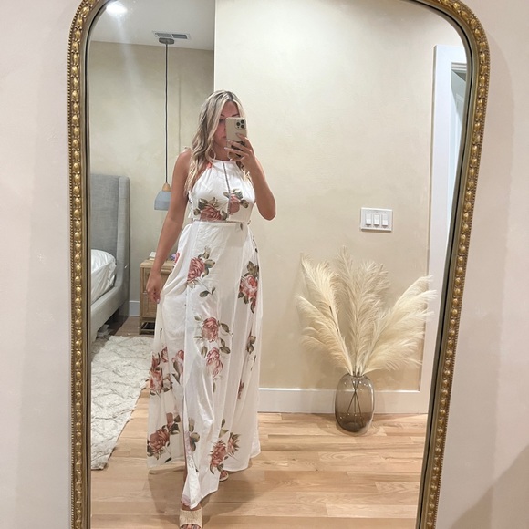 NWOT gorgeous halter printed floral crochet maxi - Picture 6 of 6